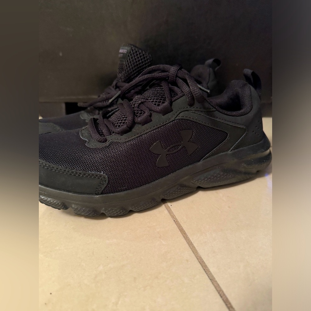 Under armour women’s shoes size 8